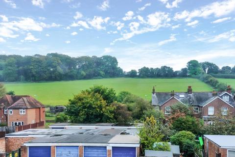 5 Abbotts Vale, Chesham, HP5 3HN