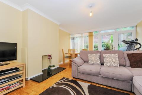 5 Abbotts Vale, Chesham, HP5 3HN