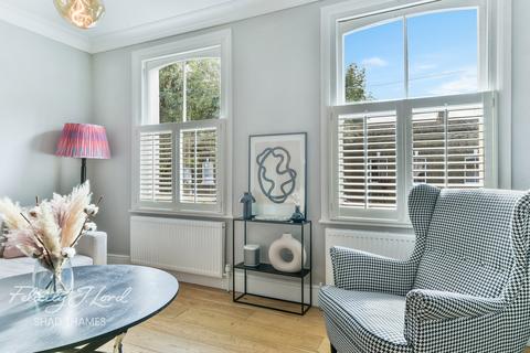 157b Simms Road, London, SE1 5QJ
