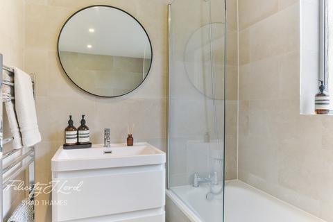 157b Simms Road, London, SE1 5QJ