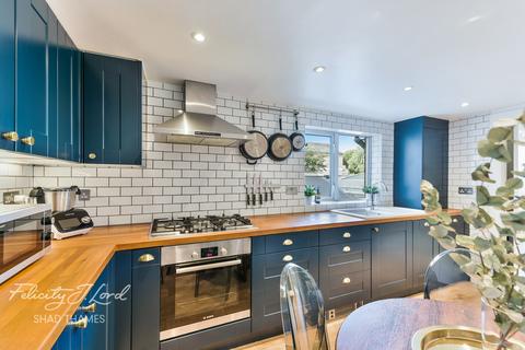 157b Simms Road, London, SE1 5QJ