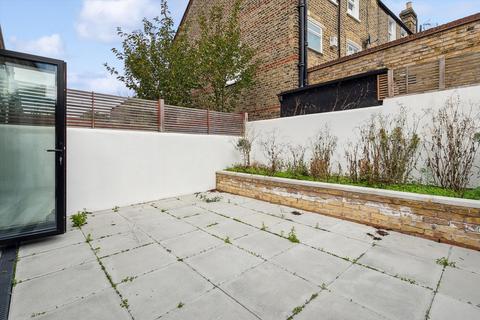 38a Ravenslea Road, London, SW12 8RX