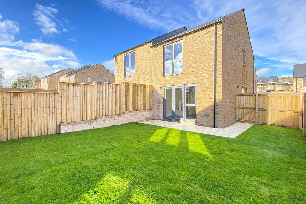 Fewston Drive, Harrogate 2 bed semidetached house £995 pcm (£230 pw)