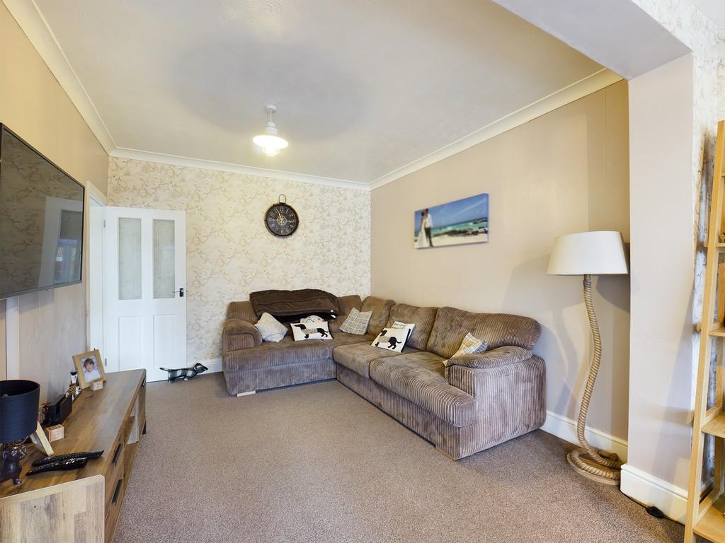 Clive Avenue, Lincoln 3 bed semidetached house £260,000