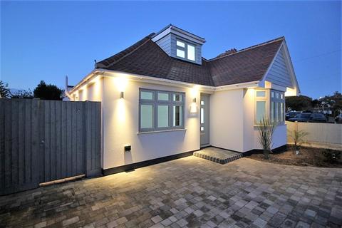 3 bedroom detached bungalow for sale - Bedford Road, Holland on Sea, Clacton on Sea
