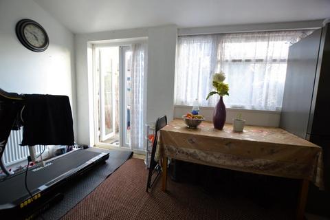 111 Scotts Road, Southall, UB2 5DG