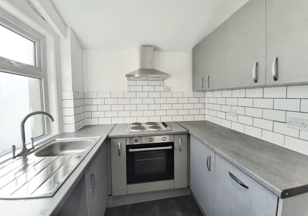 Morse Street, Burnley 3 bed terraced house £595 pcm (£137 pw)