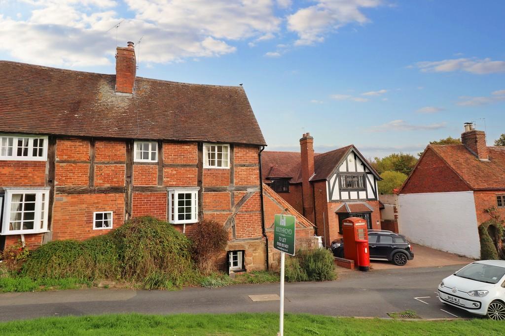 Castle Green, Kenilworth 3 bed end of terrace house £1,300 pcm (£300 pw)