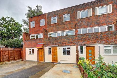 1 bedroom in a house share to rent, Worcester Road, Wimbledon