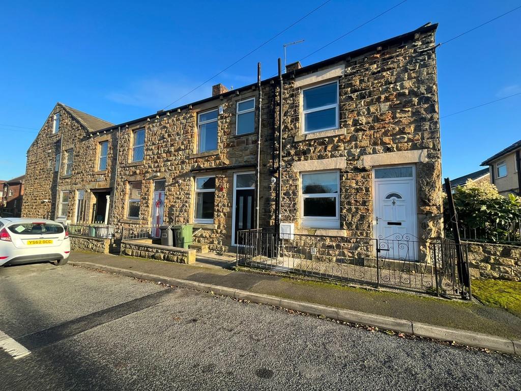 Carlinghow Lane, Batley 1 bed end of terrace house £550 pcm (£127 pw)