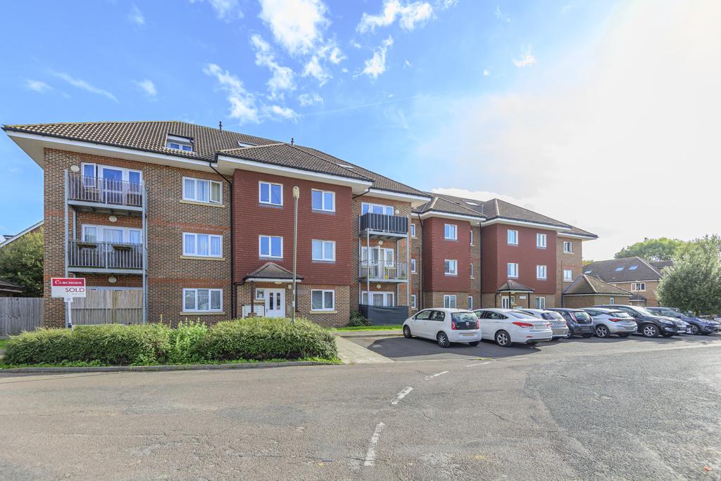 Oakbank Avenue, WaltonOnThames, KT12 2 bed apartment £325,000