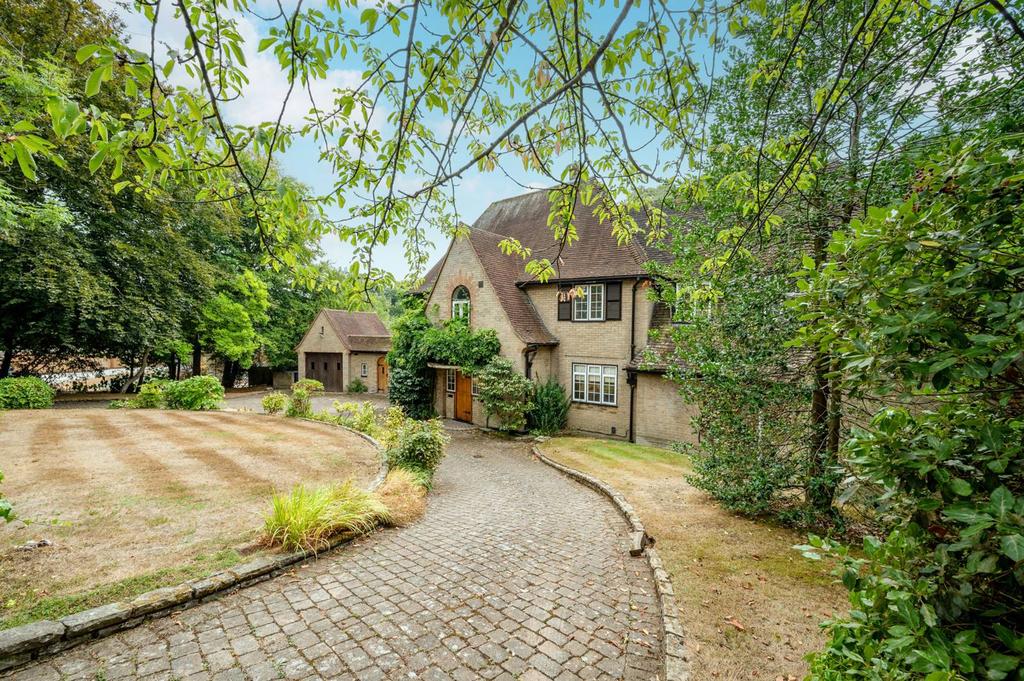 Coombe Park, Coombe, Kingston upon... 5 bed detached house £6,000 pcm