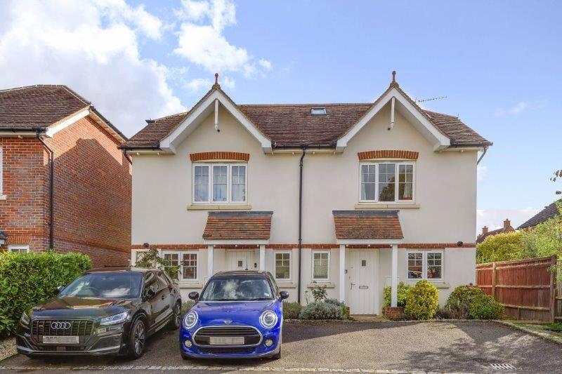 Admiral Way, Godalming 3 bed semidetached house £575,000