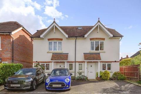 45 Admiral Way, Godalming, GU7 1QN