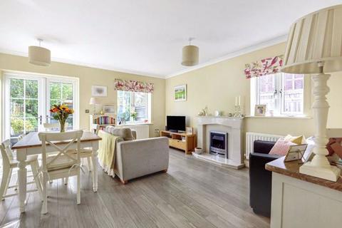45 Admiral Way, Godalming, GU7 1QN
