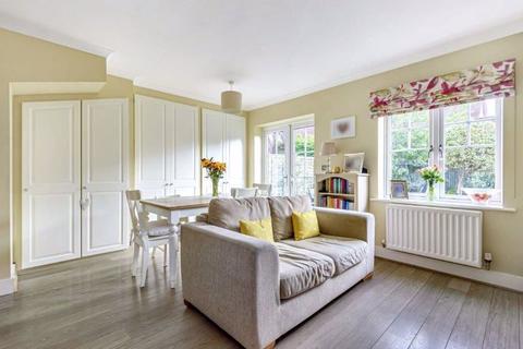 45 Admiral Way, Godalming, GU7 1QN