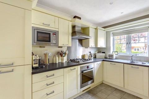 45 Admiral Way, Godalming, GU7 1QN