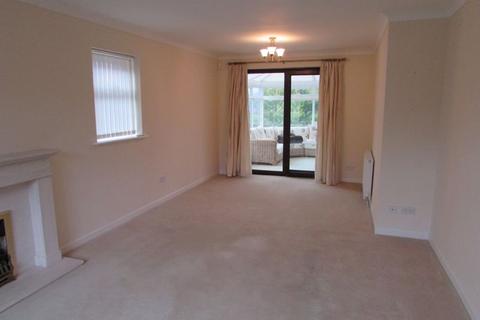 4 bedroom detached house to rent, Derwent Drive Smithybridge