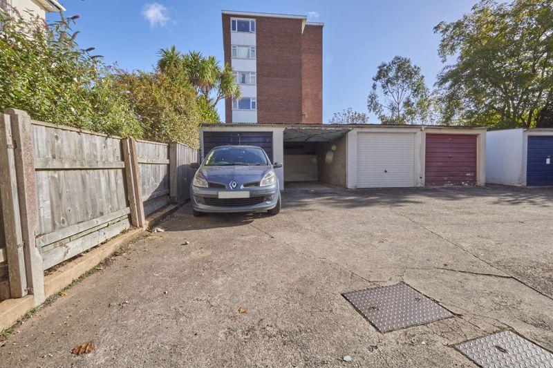Garage & Parking