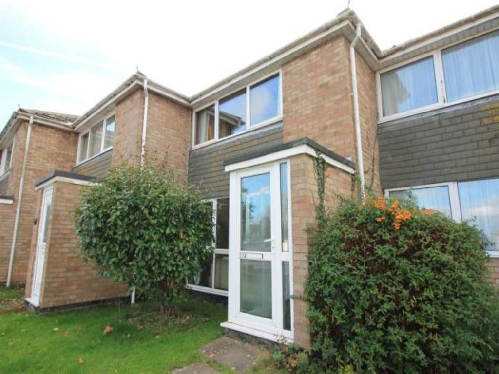 High Street, Yatton, North Somerset 2 bed house £975 pcm (£225 pw)