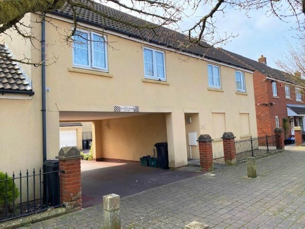 Worle Moor Road, Weston Village... 2 bed house £795 pcm (£183 pw)