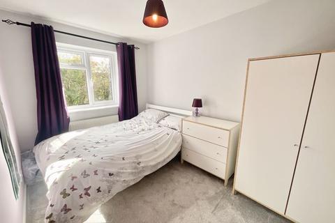 3 bedroom semi-detached house for sale - Kingsland Close, Stone