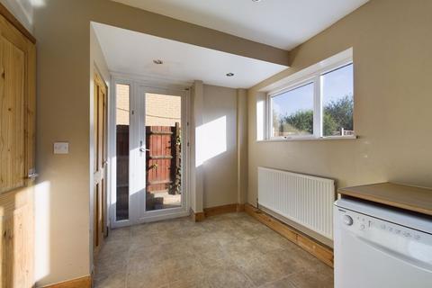8 Elan Road, South Ockendon, RM15 5EG