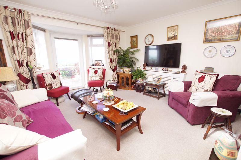 Marine Parade East, LeeOnTheSolent, PO12 2 bed ground floor flat for