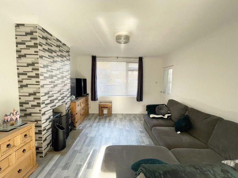 Mortimer Avenue, Anlaby, Hull, HU10 3 bed terraced house £180,000