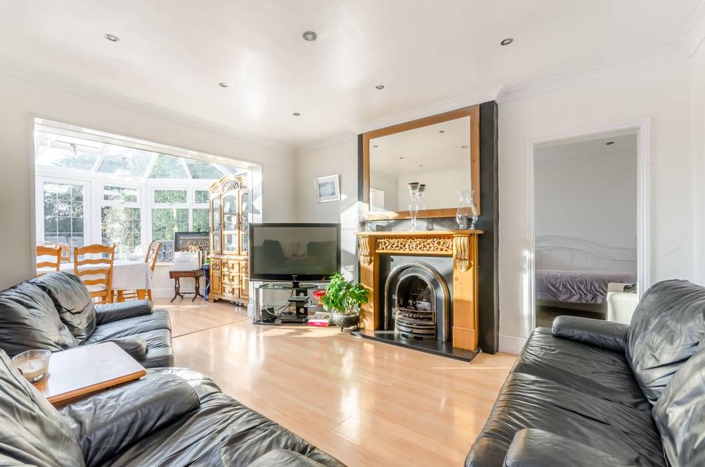 Herlwyn Avenue, Ruislip, HA4 2 bed bungalow for sale £650,000