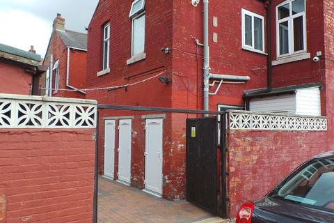 5 bedroom end of terrace house for sale - 135-137 Askern Road, Bentley