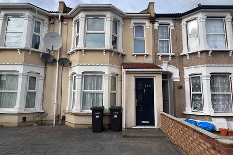 1 bedroom in a house share to rent - Room 5, 129 Kingston Road, Ilford