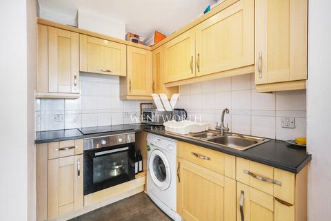 1 bedroom flat for sale, Eastern Avenue, Ilford, IG2