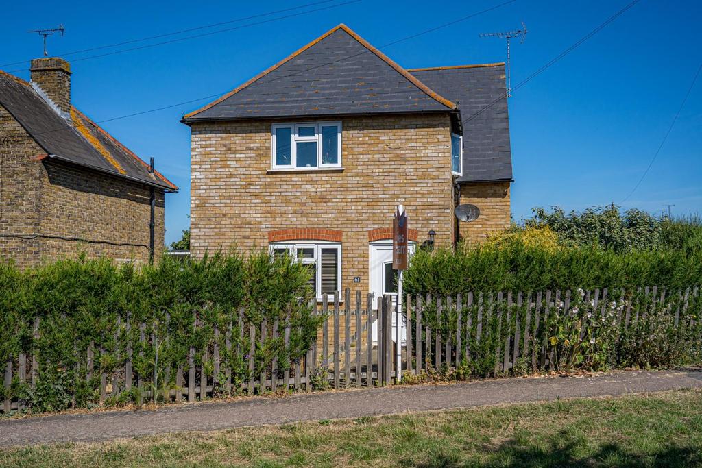 Railway Avenue, Whitstable 2 bed flat £895 pcm (£207 pw)