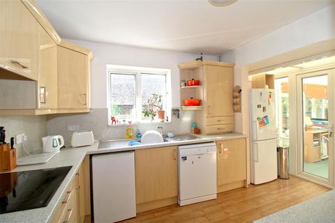 29 Bramber Road, Seaford, BN25 1AG