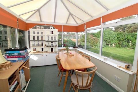 29 Bramber Road, Seaford, BN25 1AG