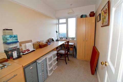29 Bramber Road, Seaford, BN25 1AG