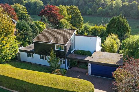 14 Highclere Drive, Hemel Hempstead, HP3 8BT
