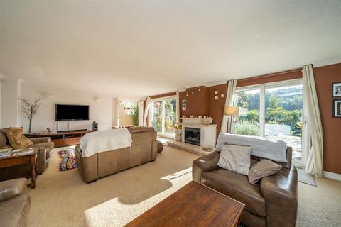 14 Highclere Drive, Hemel Hempstead, HP3 8BT