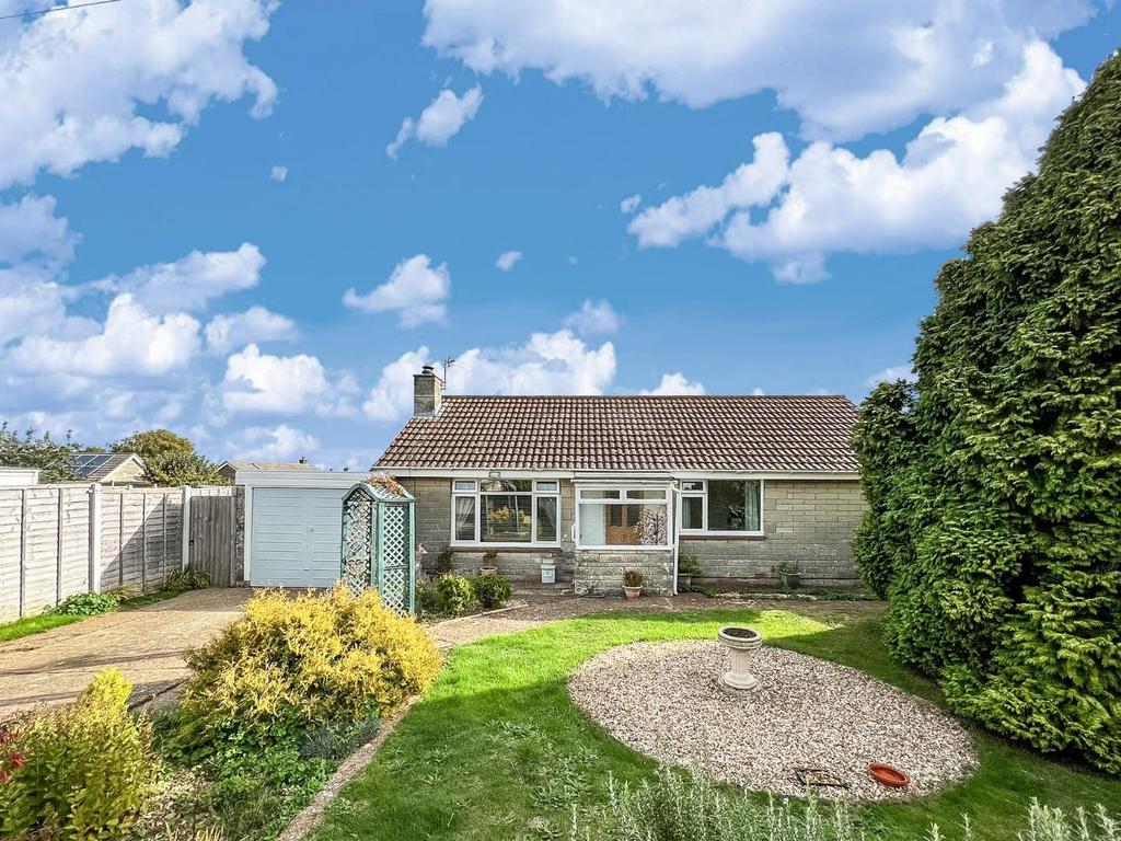 Parkway, Freshwater 3 bed detached bungalow for sale £365,000