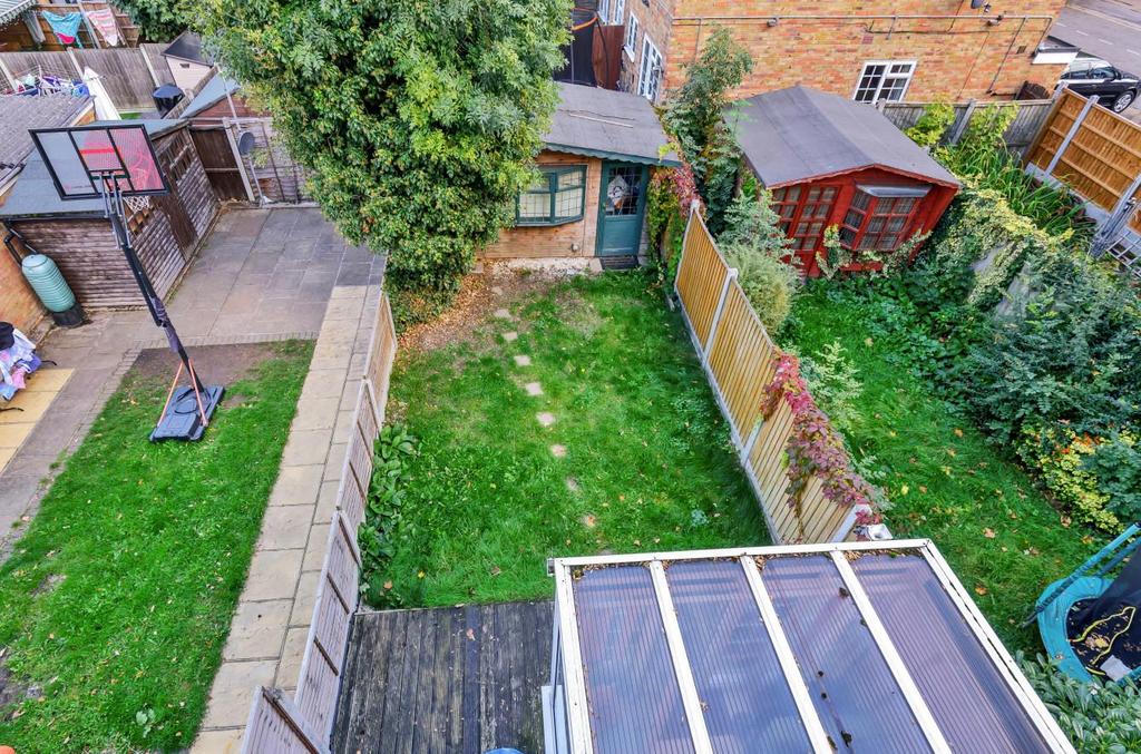 Geary Drive, Brentwood 5 bed townhouse for sale £500,000
