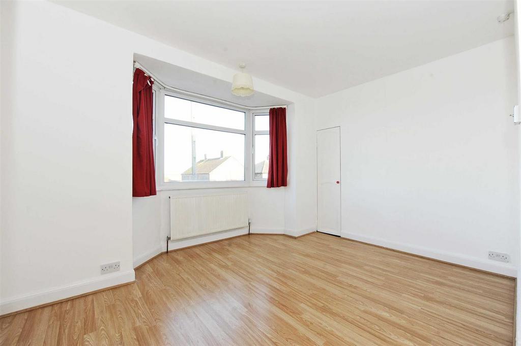 Hillside Road, Wellingborough 2 bed terraced house £825 pcm (£190 pw)