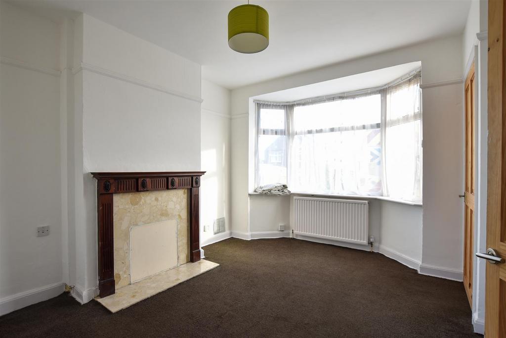 Hillside Road, Wellingborough 2 bed terraced house £825 pcm (£190 pw)