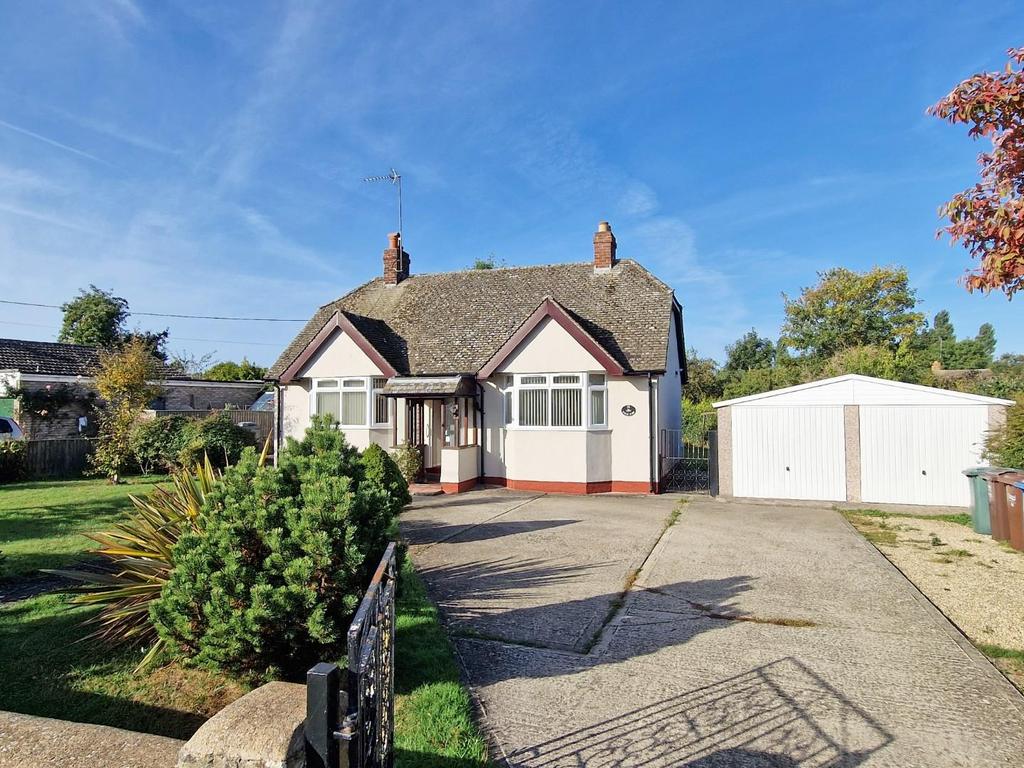 Ardley Road, Fewcott, Bicester 2 bed detached bungalow £425,000