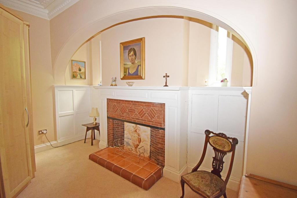 3 Stretton Croft, bed 1 fireplace.jpg