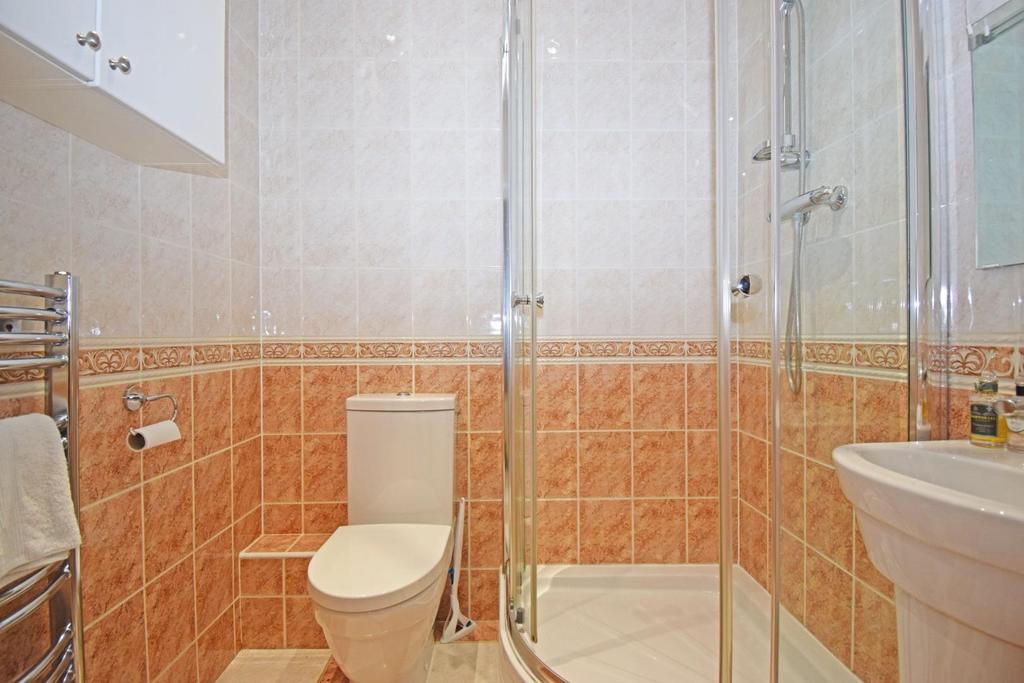 3 Stretton Croft, bed 1 en suite.jpg