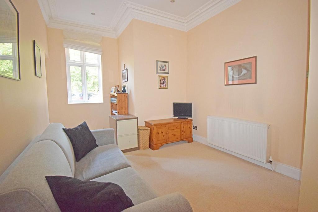 3 Stretton Croft, bed 2a.jpg