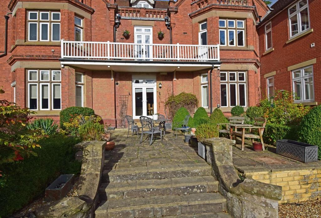 3 Stretton Croft, garden patio b1.jpg