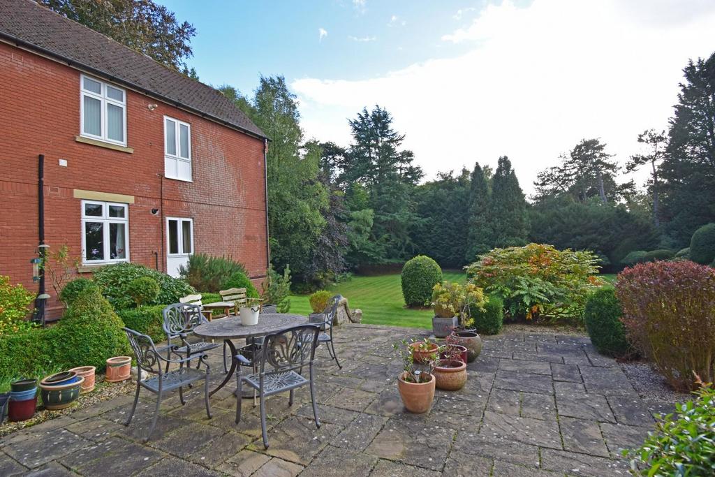 3 Stretton Croft, garden patio a.jpg