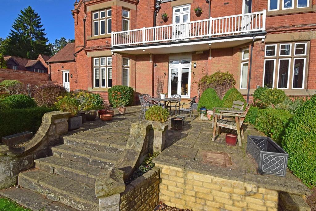 3 Stretton Croft, garden patio c.jpg